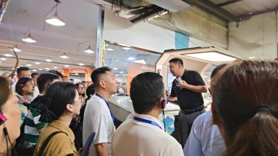 走进生产一线，走进金秋彩印